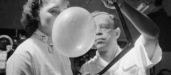 El chicle, un dulce masticable que nos alegra el día

 - Sputnik Mundo