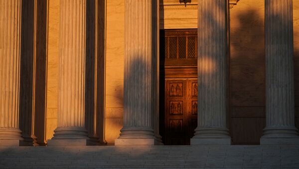 Entrada principal del Tribunal Supremo de Estados Unidos - Sputnik Mundo