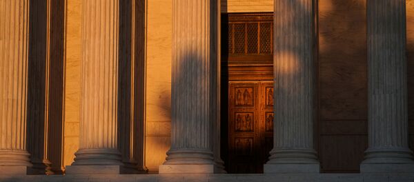 Entrada principal del Tribunal Supremo de Estados Unidos - Sputnik Mundo