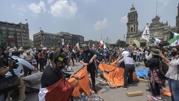 El plantón instalado por el grupo opositor FRENAAA en el Zócalo de la Ciudad de México el 23 de septiembre de 2020 - Sputnik Mundo