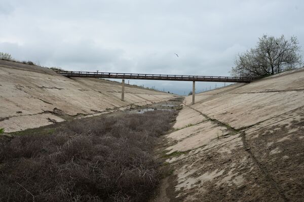 Cómo Ucrania priva a Crimea de agua para castigarla por su fidelidad a Rusia Cómo Ucrania priva a Crimea de agua para castigarla por su fidelidad a Rusia - Sputnik Mundo
