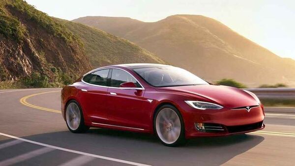 Un Tesla Model S - Sputnik Mundo