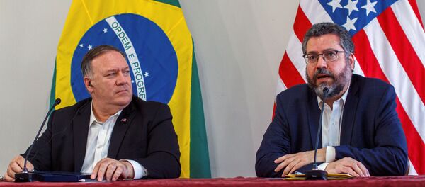 El secretario de Estado de EEUU, Mike Pompeo, y el ministro de Relaciones Exteriores de Brasil, Ernesto Araújo - Sputnik Mundo
