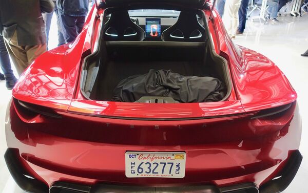 Un Tesla Roadster 2020 - Sputnik Mundo