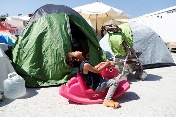 En Europa nos tendríamos que preguntar qué consecuencias tiene nuestro rol intervencionista: crisis en Moria - Sputnik Mundo