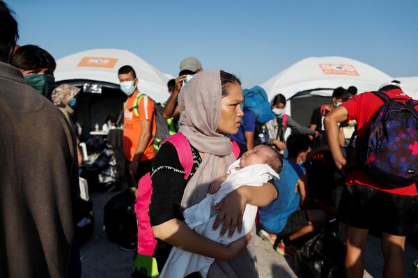 En Europa nos tendríamos que preguntar qué consecuencias tiene nuestro rol intervencionista: crisis en Moria - Sputnik Mundo