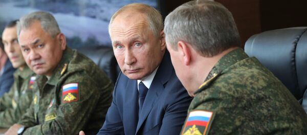 El presidente ruso, Vladímir Putin, en los ejercicios Kavkaz 2020 El presidente ruso, Vladímir Putin, en los ejercicios Kavkaz 2020 - Sputnik Mundo