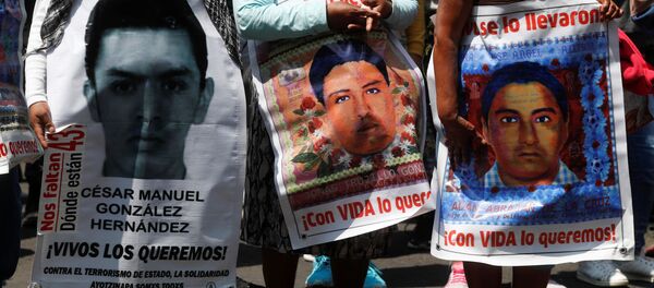Los retratos de los estudiantes desaparecidos en Ayotzinapa - Sputnik Mundo
