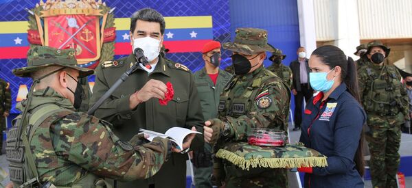 El presidente venezolano, Nicolás Maduro, conmemora 15 años de la instalación de la doctrina militar  - Sputnik Mundo