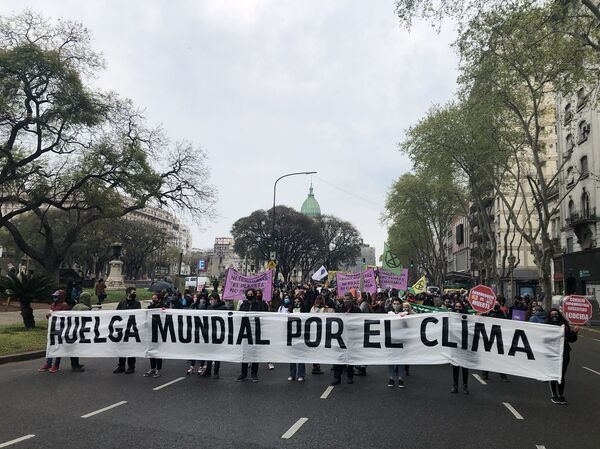 Jóvenes de Argentina multiplican las manifestaciones globales de Fridays for Future - Sputnik Mundo