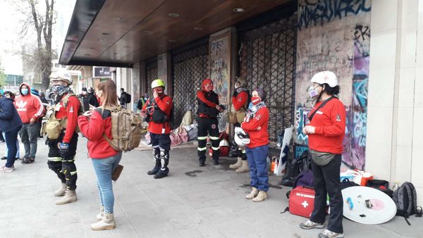 Déjà vu del estallido social en Chile: trabajadores de la salud protestan, Carabineros reprime - Sputnik Mundo