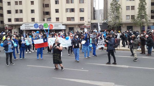 Déjà vu del estallido social en Chile: trabajadores de la salud protestan, Carabineros reprime - Sputnik Mundo
