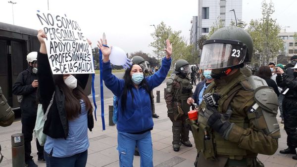 Déjà vu del estallido social en Chile: trabajadores de la salud protestan, Carabineros reprime - Sputnik Mundo