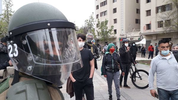 Déjà vu del estallido social en Chile: trabajadores de la salud protestan, Carabineros reprime - Sputnik Mundo