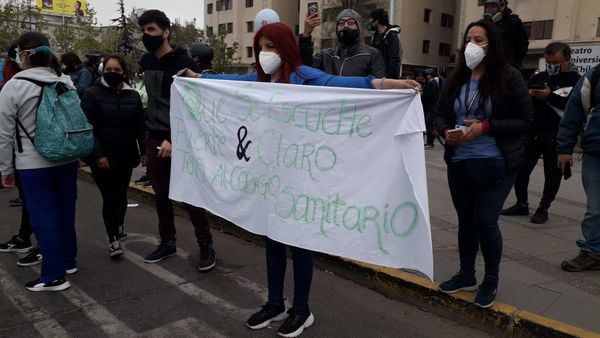 Déjà vu del estallido social en Chile: trabajadores de la salud protestan, Carabineros reprime - Sputnik Mundo