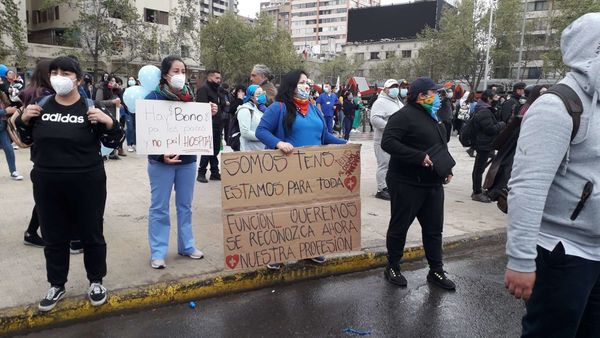 Déjà vu del estallido social en Chile: trabajadores de la salud protestan, Carabineros reprime - Sputnik Mundo