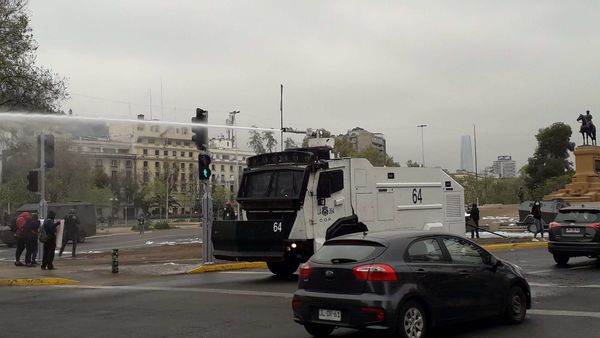 Déjà vu del estallido social en Chile: trabajadores de la salud protestan, Carabineros reprime - Sputnik Mundo
