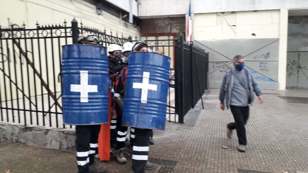 Déjà vu del estallido social en Chile: trabajadores de la salud protestan, Carabineros reprime - Sputnik Mundo