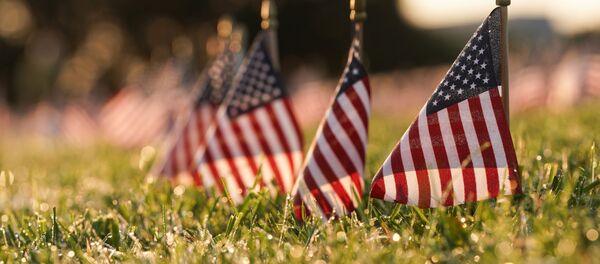 Banderas de EEUU en la Explanada Nacional de Washington, en conmemoración de los fallecidos por el coronavirus (archivo) - Sputnik Mundo