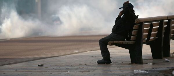 Un vecino de Bogotá durante una protesta - Sputnik Mundo