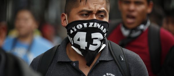 Marcha conmemorativa de los 43 estudiantes de Ayotzinapa, en Ciudad México, el 26 de septiembre de 2020 Marcha conmemorativa de los 43 estudiantes de Ayotzinapa, en Ciudad México, el 26 de septiembre de 2020 - Sputnik Mundo