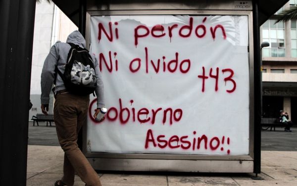 Conmemoran en CDMX seis años de la desaparición forzada de los estudiantes de Ayotzinapa Conmemoran en CDMX seis años de la desaparición forzada de los estudiantes de Ayotzinapa - Sputnik Mundo
