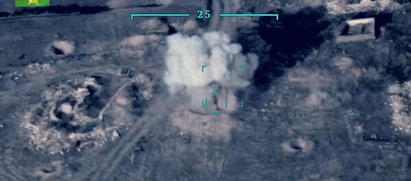 Defensa de Azerbaiyán comparte un vídeo de la destrucción de equipos militares armenios - Sputnik Mundo