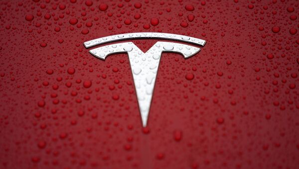 El logo de Tesla - Sputnik Mundo