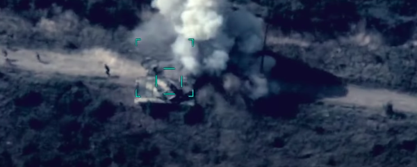 Imágenes de un bombardeo de tanques armenios, compartidas por la Defensa de Azerbayián - Sputnik Mundo