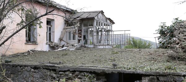 Consecuencias de ataques azeríes en Nagorno Karabaj - Sputnik Mundo
