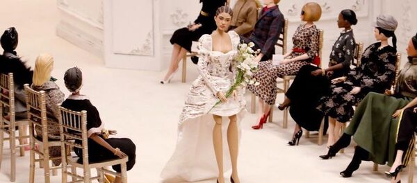 El desfile de marionetas de la marca italiana Moschino - Sputnik Mundo