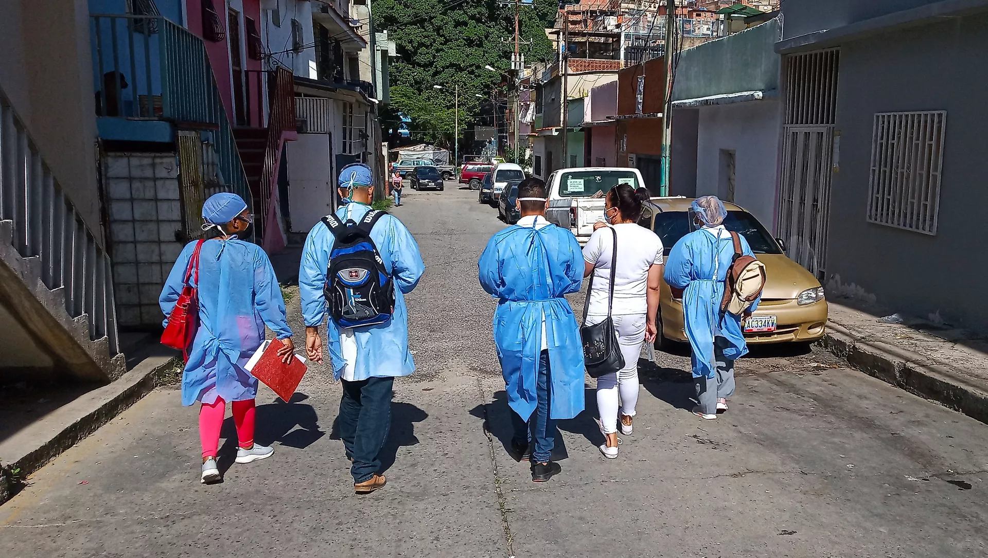 Visita casa por casa de médicos y enfermeros del CDI María del Mar Álvarez