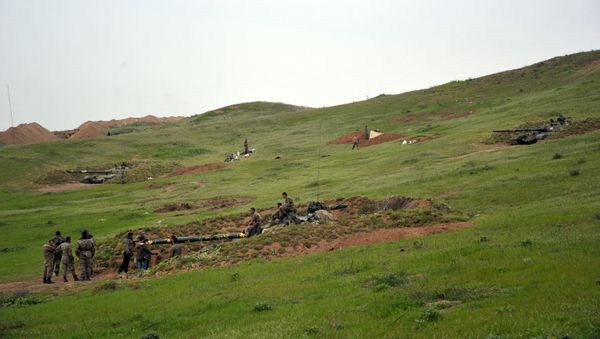 Unos militares en Nagorno Karabaj Unos militares en Nagorno Karabaj - Sputnik Mundo
