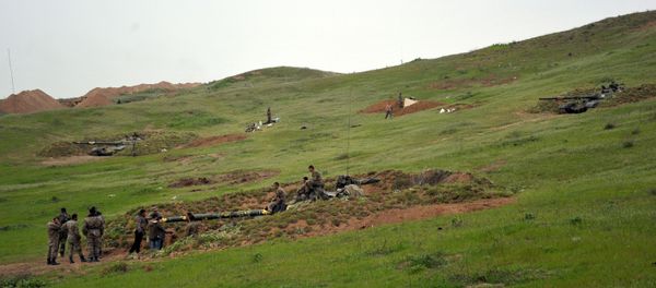 Unos militares en Nagorno Karabaj Unos militares en Nagorno Karabaj - Sputnik Mundo