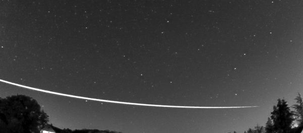 Un meteoroide 'rebota' en la atmósfera de la Tierra  - Sputnik Mundo