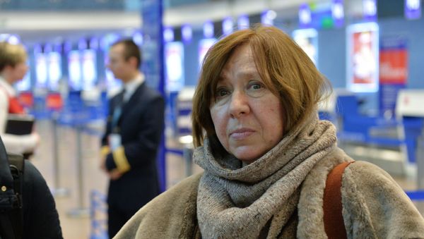 Svetlana Alexiévich, la Premio Nobel de Literatura y miembro del opositor Consejo de Coordinación Svetlana Alexiévich, la Premio Nobel de Literatura y miembro del opositor Consejo de Coordinación - Sputnik Mundo