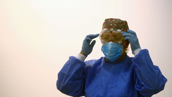 Una trabajadora de un hospital de Madrid, España Una trabajadora de un hospital de Madrid, España - Sputnik Mundo