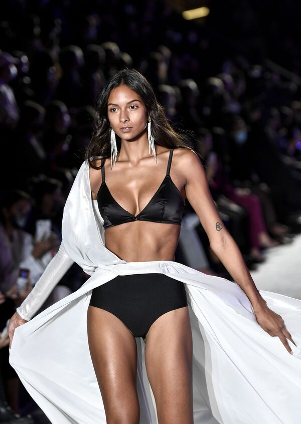 El picante espectáculo de lencería de Etam en París   

 - Sputnik Mundo