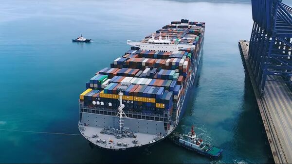 Vista aérea del megabuque CMA CGM Jacques Saadé - Sputnik Mundo