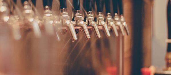 Imagen referencial de una cervecería - Sputnik Mundo