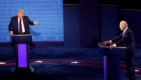 El presidente de EEUU, Donald Trump, y su rival demócrata Joe Biden en el primer debate electoral - Sputnik Mundo