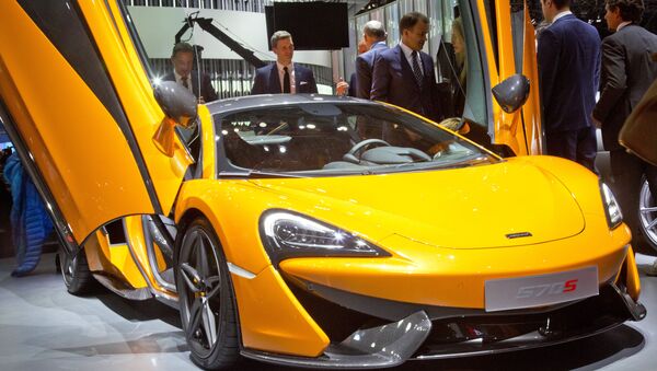 Un modelo 570S de McLaren en exhibición durante una feria en Nueva York en 2015 - Sputnik Mundo