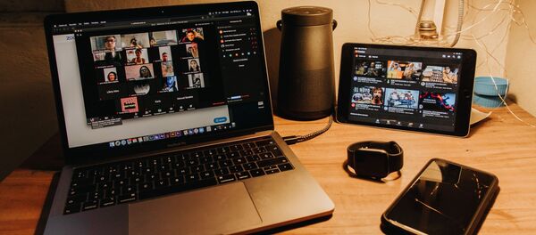 Una videoconferencia de Zoom, imagen referencial - Sputnik Mundo