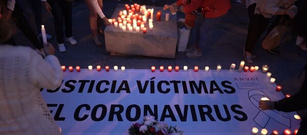 Vigilia por las víctimas del coronavirus en Madrid - Sputnik Mundo