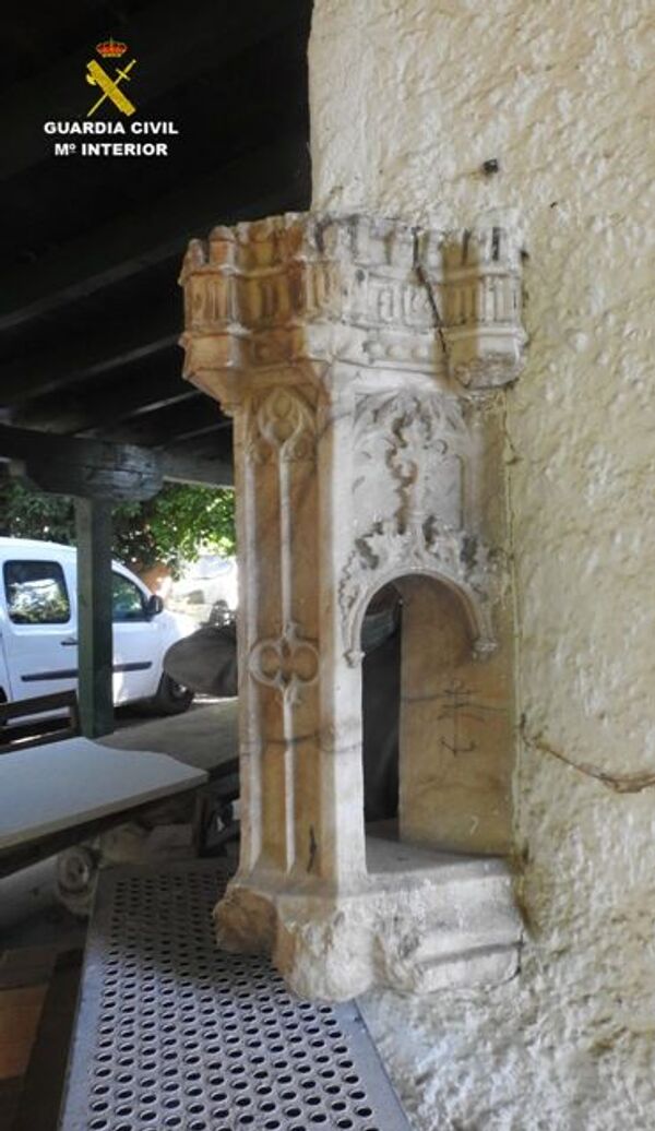 La Policía española rescata parte de un centenario sepulcro destruido en la Guerra Civil - Sputnik Mundo