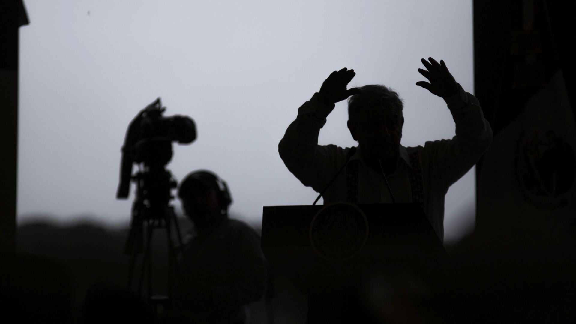 La silueta del presidente de México, Andrés Manuel López Obrador La silueta del presidente de México, Andrés Manuel López Obrador - Sputnik Mundo, 1920, 26.04.2021