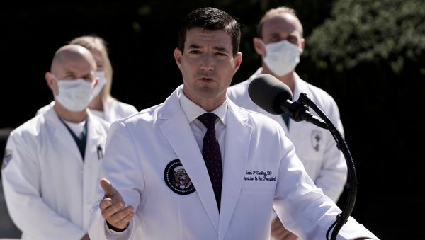 Sean Conley, médico personal de Donald Trump Sean Conley, médico personal de Donald Trump - Sputnik Mundo