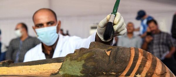 Uno de los sarcófagos hallados en Egipcio Uno de los sarcófagos hallados en Egipcio - Sputnik Mundo