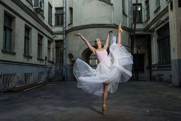 Ballet y arquitectura como terapia contra las cicatrices de la guerra en Donbás - Sputnik Mundo