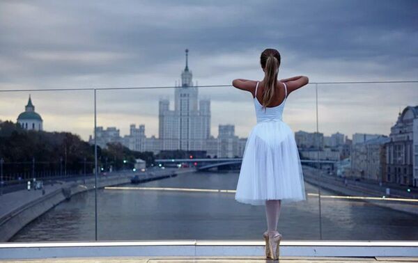 Foto de Valeri Mélnikov presentada en la exposición 'Ballet y arquitectura' - Sputnik Mundo